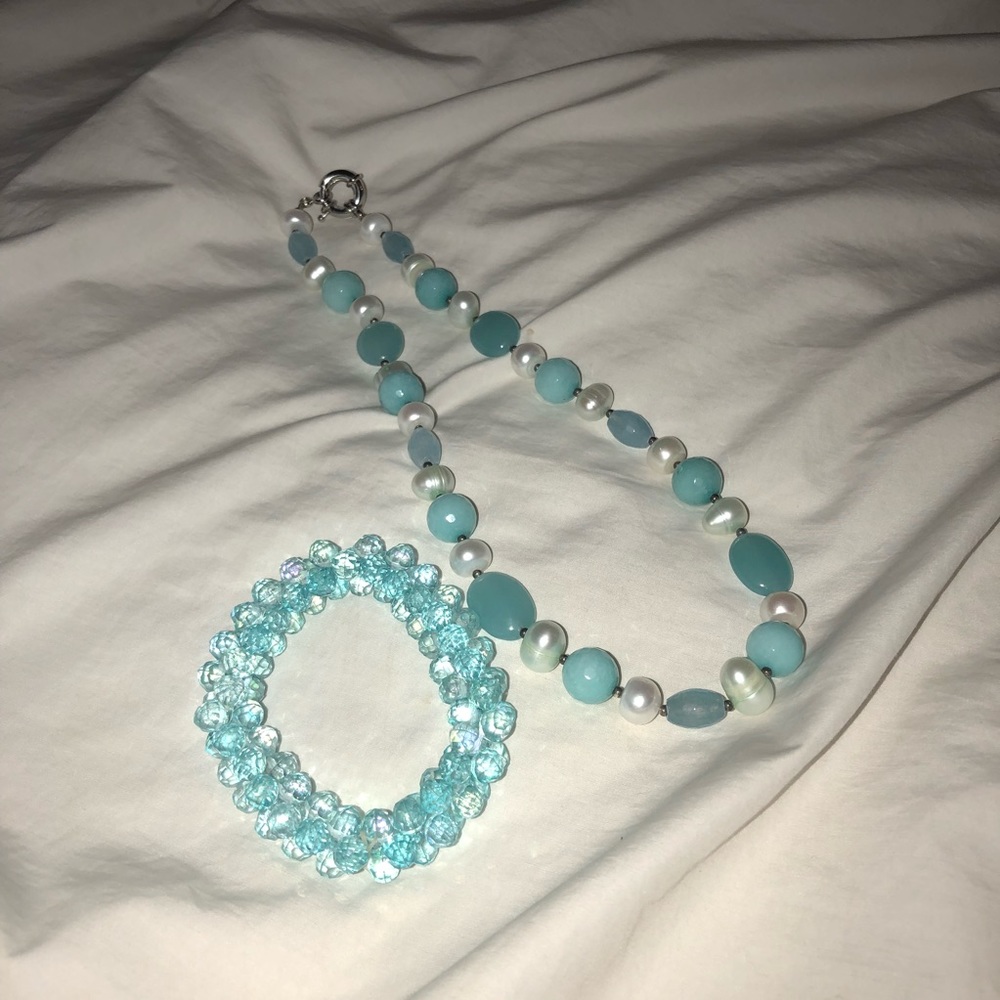 Nice teal bracelet and necklace